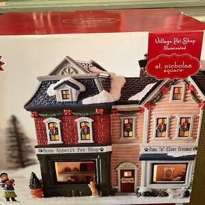 St. Nicholas Square ‘Village Pet Shop’  Illuminated